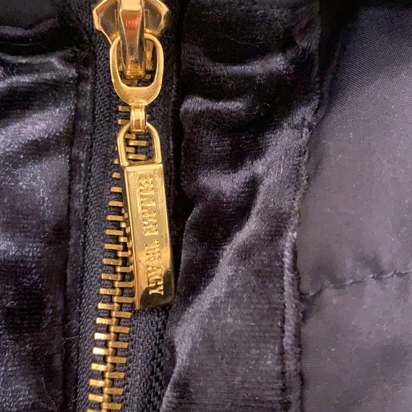 🐇 Ellen Tracy Navy Blue Puffer Vest Size Medium Fits Like a Small - Picture 3 of 6